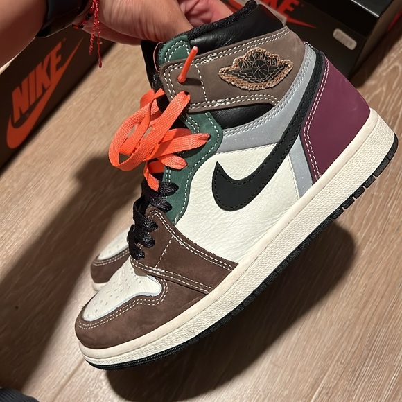 Air Jordan 1 High OG 'Hand Crafted - Picture 4 of 7